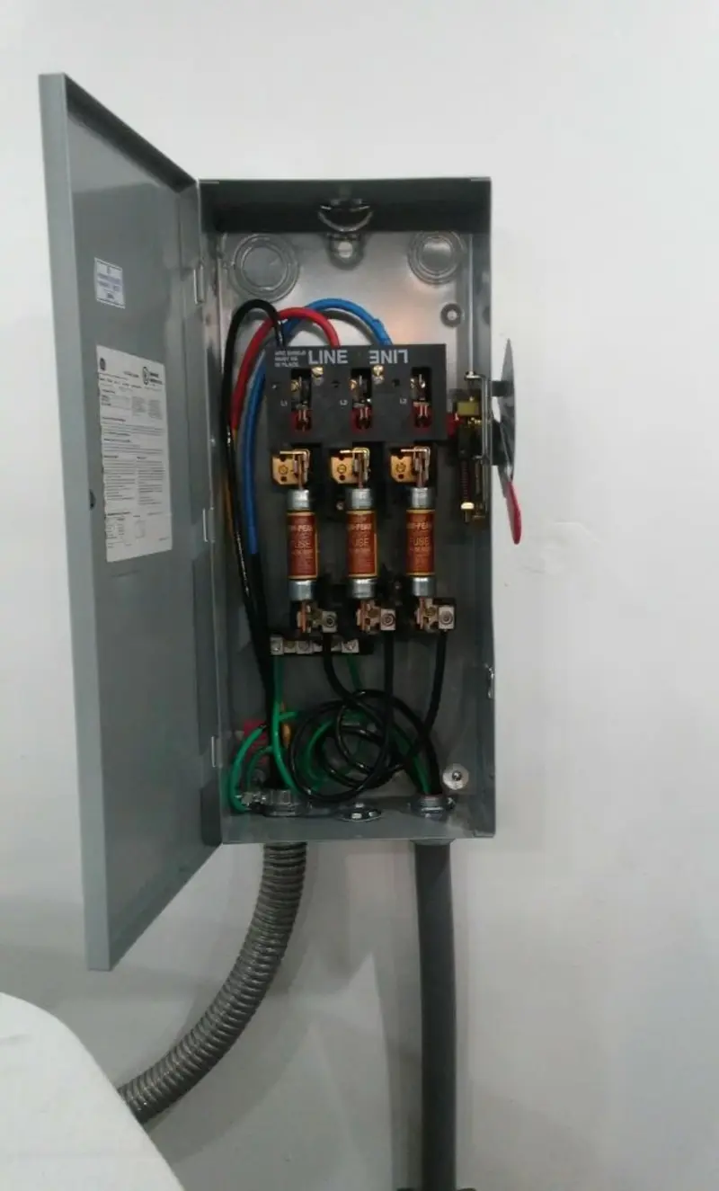 Three-phase disconnect switch installed for Smoke Detector Installation in Edison